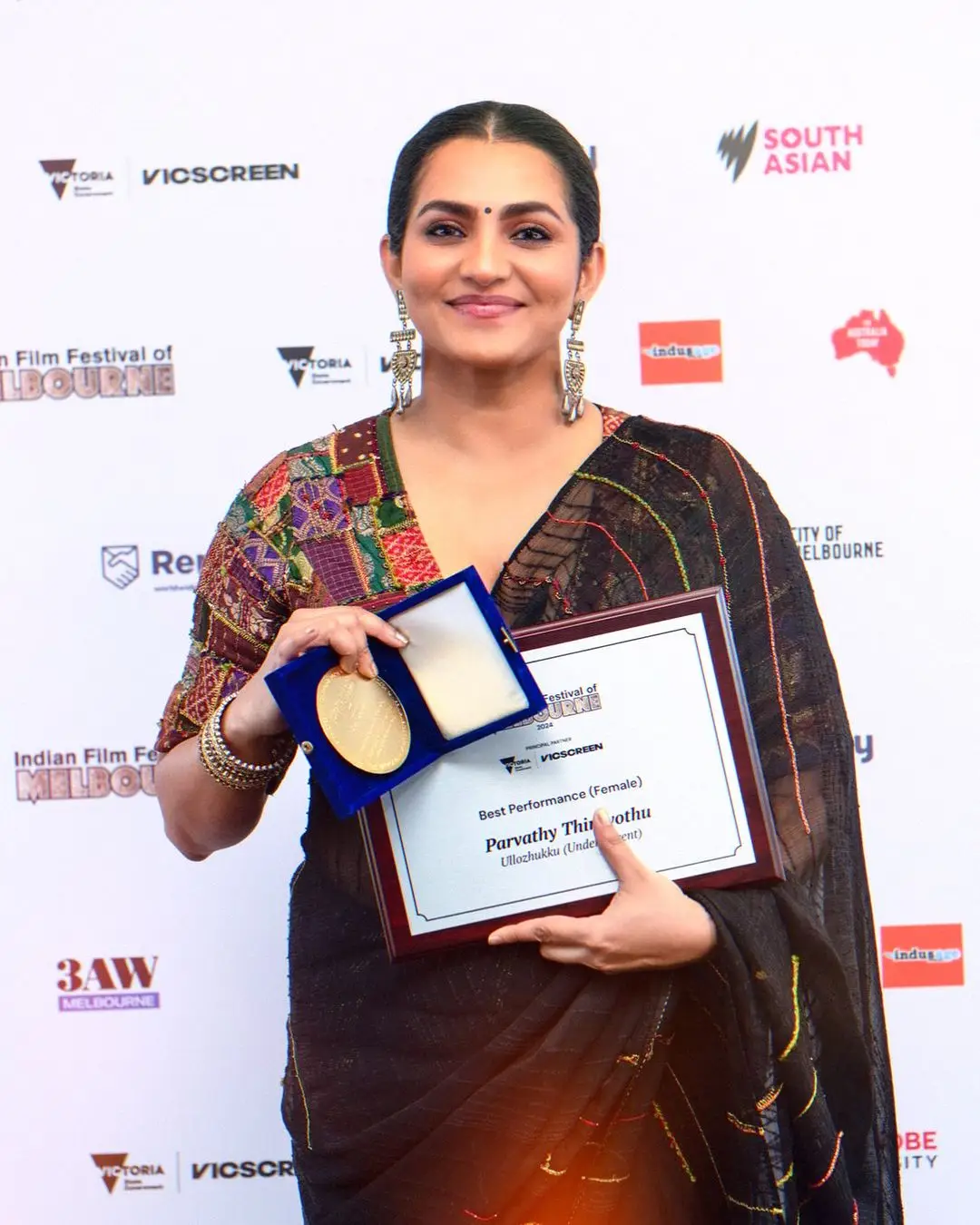 Parvathy Thiruvothu Stillls In Black Saree Blouse